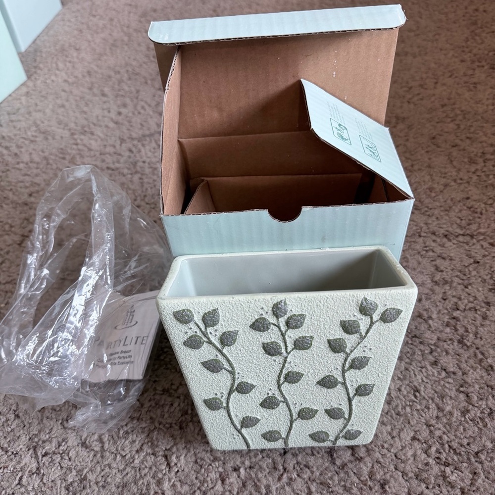 PartyLite Meadow Breeze P7059 Ceramic Square Vase in Original Box